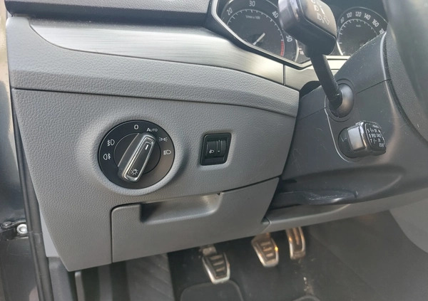 Skoda Superb cena 57874 przebieg: 190000, rok produkcji 2015 z Konin małe 379